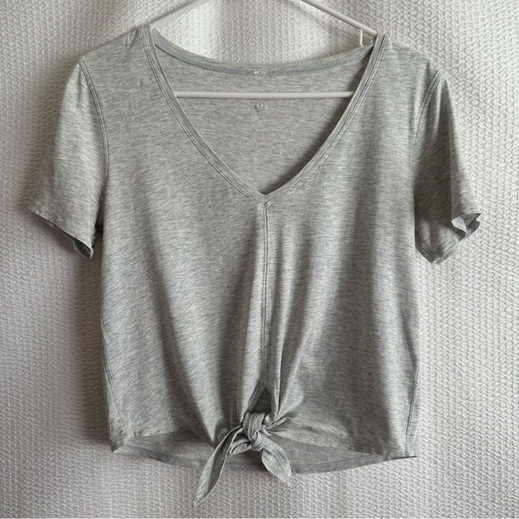 Lululemon Knot Gonna Fly Women's Light Gray V-Neck Tie-Front T-Shirt/Tee Size:S - Picture 1 of 7